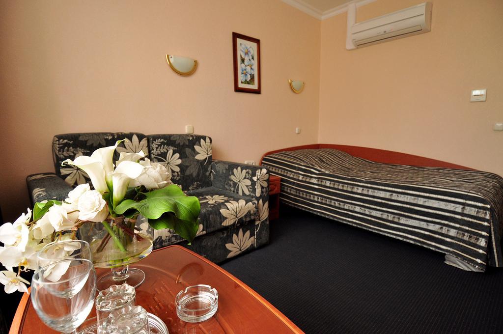 Hotel Yubileiny Minsk Ngoại thất bức ảnh