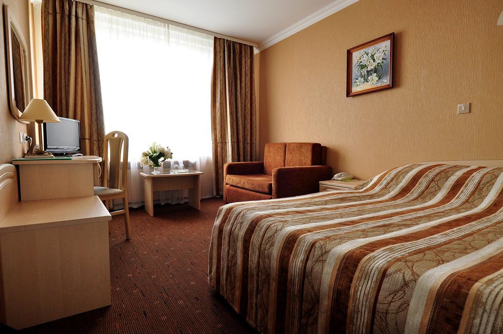 Hotel Yubileiny Minsk Ngoại thất bức ảnh