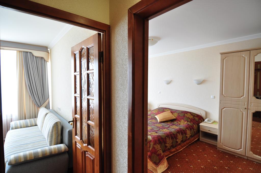 Hotel Yubileiny Minsk Ngoại thất bức ảnh