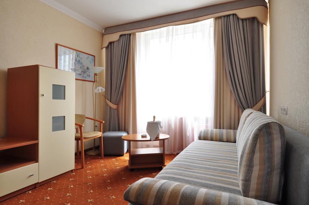 Hotel Yubileiny Minsk Ngoại thất bức ảnh