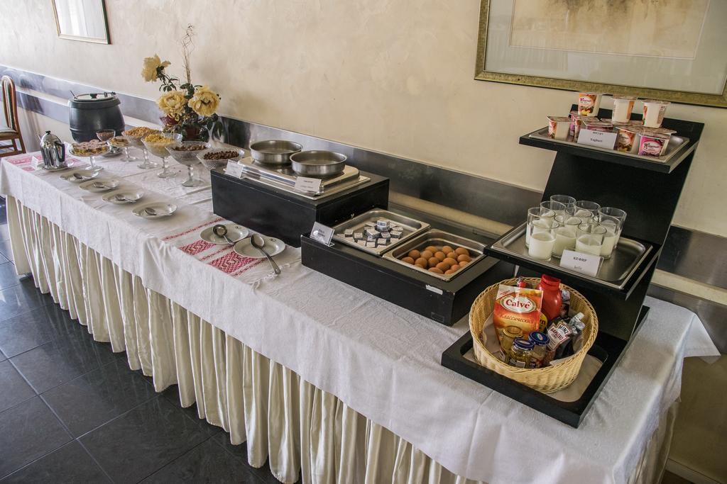 Hotel Yubileiny Minsk Ngoại thất bức ảnh