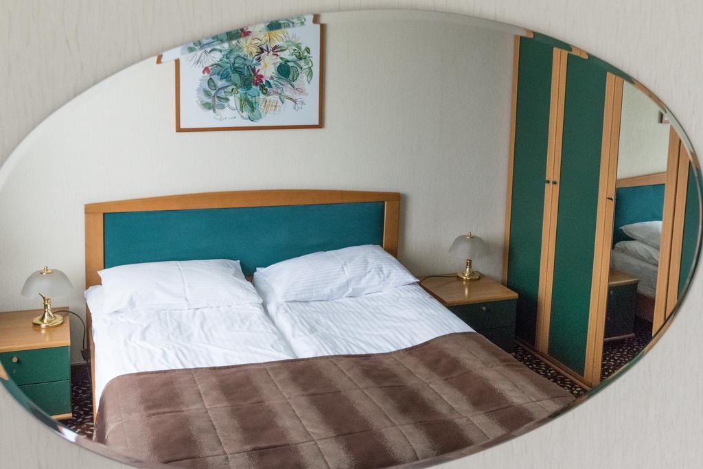 Hotel Yubileiny Minsk Ngoại thất bức ảnh