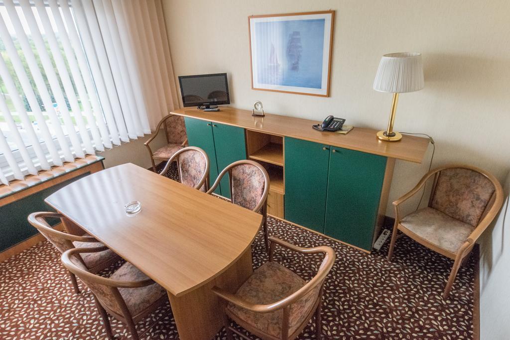Hotel Yubileiny Minsk Ngoại thất bức ảnh