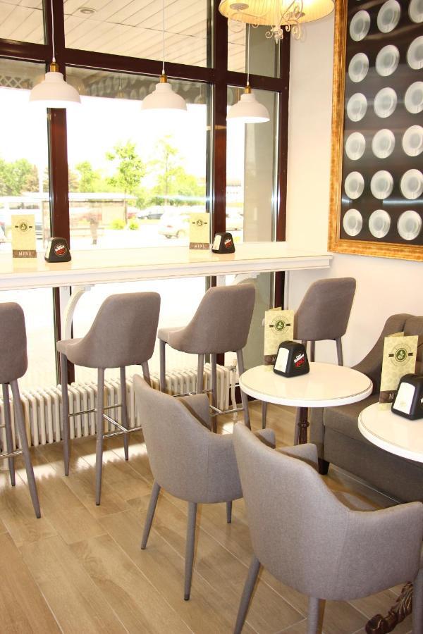 Hotel Yubileiny Minsk Ngoại thất bức ảnh